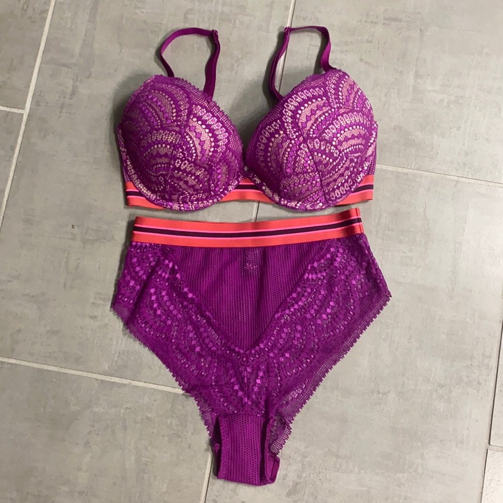Victoria’s Secret Bra size 32DD and Undies Size S